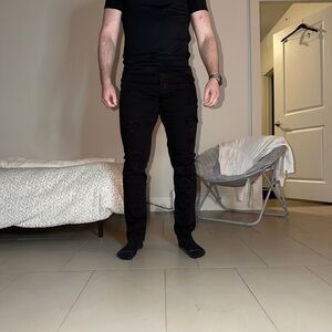 American Eagle men’s athletic skinny black jean size 32x32 DISTRESSED